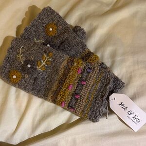Yak & Yeti Embroidered Gray Knit Fingerless Gloves with Fleece Lining